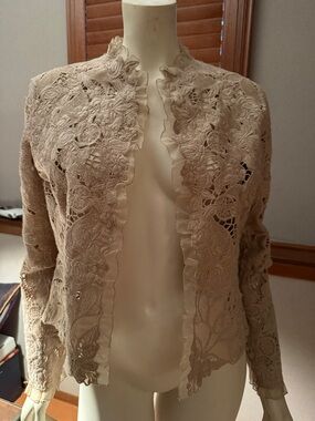 Elie Tahari  Lace Jacket. Size M. Ruffle detail on front and sleeves.